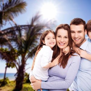 Zdjęcie syna Adama i jego żony Kasi z naszymi wnukami - Sonią i Antkiem.